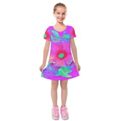 Psychedelic Pink And Red Hibiscus Flower Kids  Short Sleeve Velvet Dress by myrubiogarden