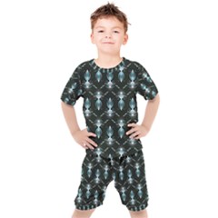 Seamless Pattern Background Black Kids  Tee And Shorts Set by HermanTelo