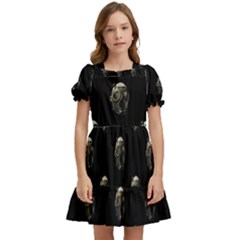 Creepy Head Sculpture With Respirator Motif Pattern Kids  Puff Sleeved Dress by dflcprintsclothing