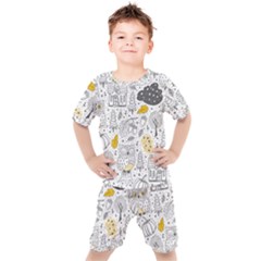 Doodle-seamless-pattern-with-autumn-elements Kids  Tee And Shorts Set by Salman4z