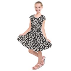 Gothic Leaf Pattern 5 Kids  Short Sleeve Dress by violetheavensky